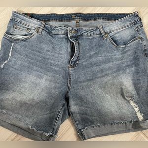 KUT from Kloth jean shorts.